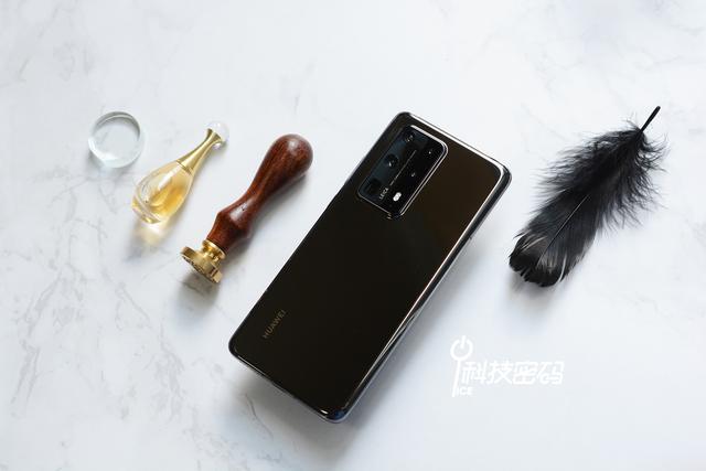 EMC易倍体育 易倍EMC坚硬如石温润如玉 华为P40 Pro+经典陶瓷外观图赏(图5)