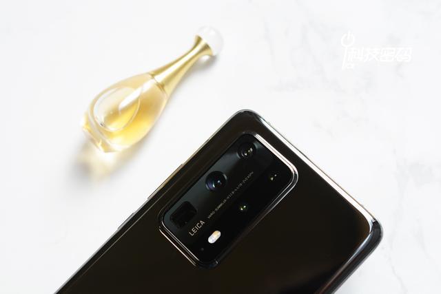 EMC易倍体育 易倍EMC坚硬如石温润如玉 华为P40 Pro+经典陶瓷外观图赏(图6)